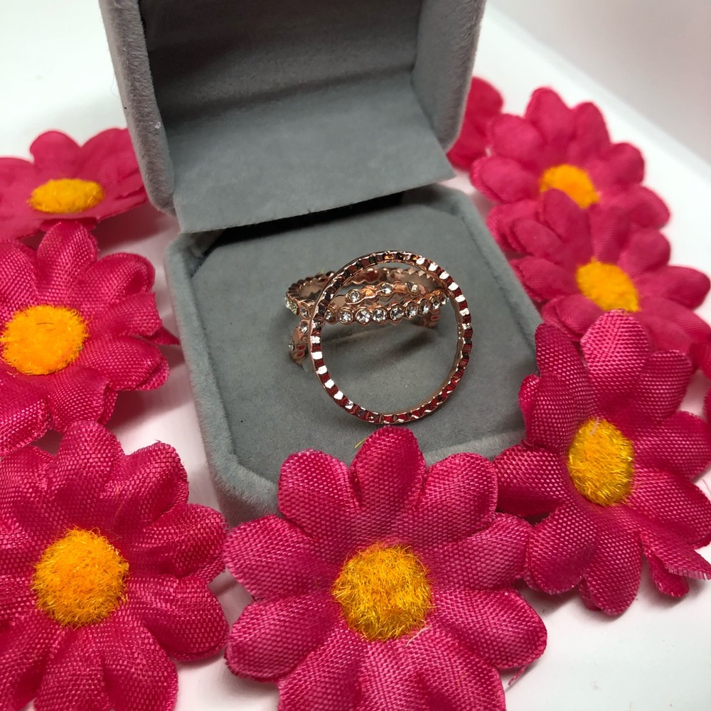 💰SOLD💰💵🎁 Rose Gold & Diamond Stackable Fashion Rings - Picture 2 of 3